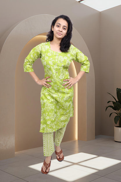 PickCell Floral Print Kurti with Pyajama
