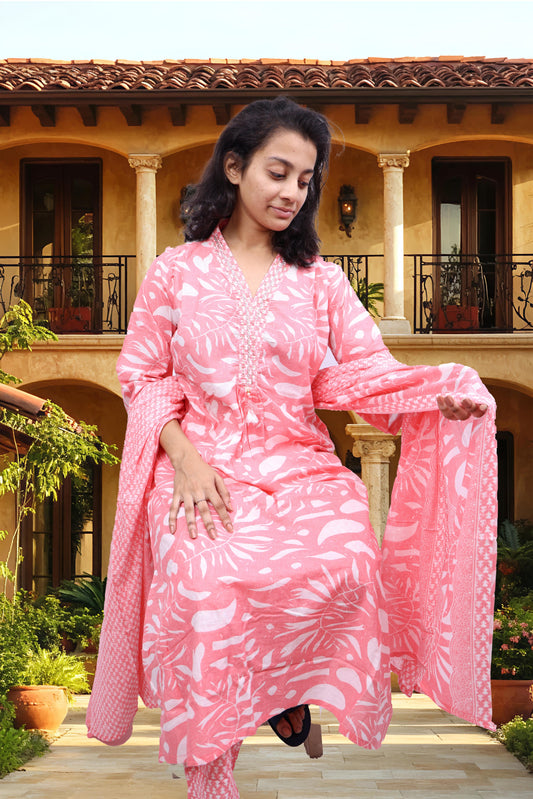 PickCell Printed Kurti with Pyajma and Dupatta