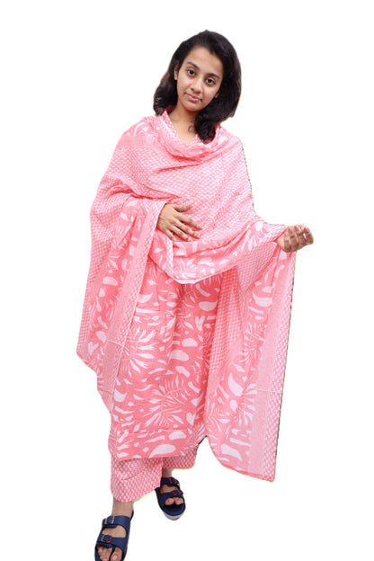 PickCell Printed Kurti with Pyajma and Dupatta