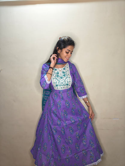 PickCell Heavy Embrodiary Work Kurti with Bottom & Dupatta